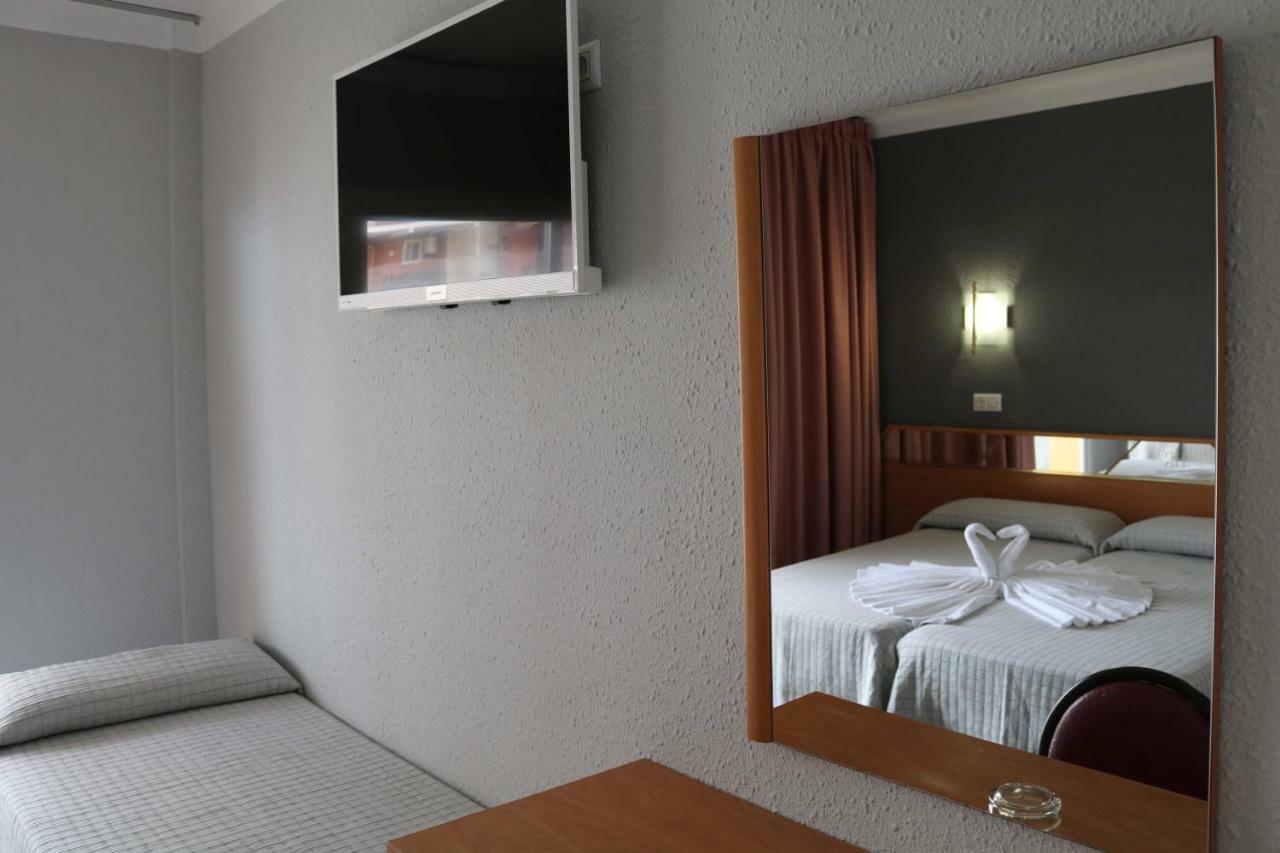 Dreibettzimmer mit Balkon